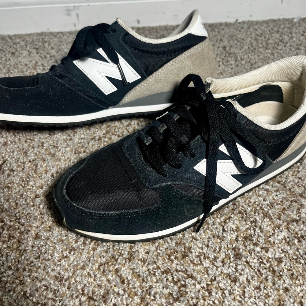 New Balance Black and White 420 Sneakers